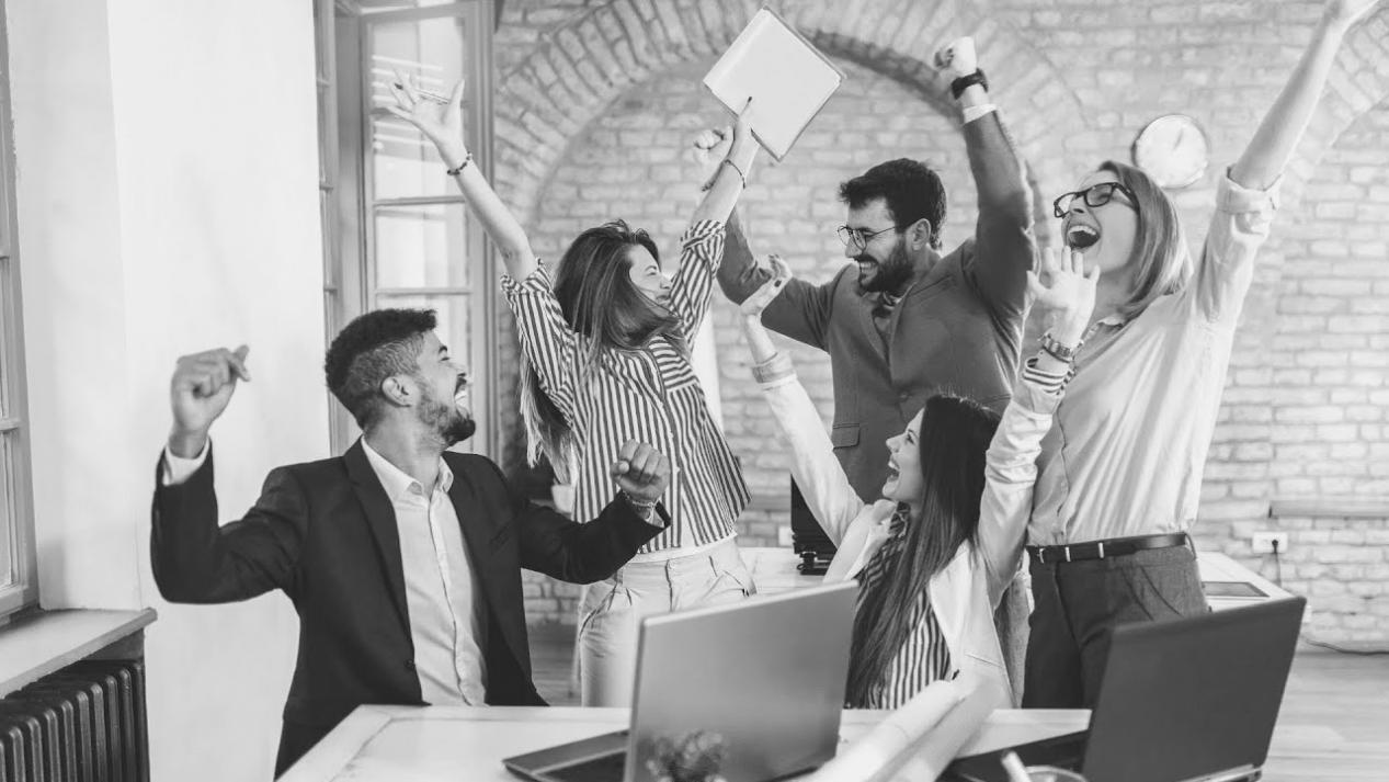 Studierende bei interaktiver Gruppensitzung